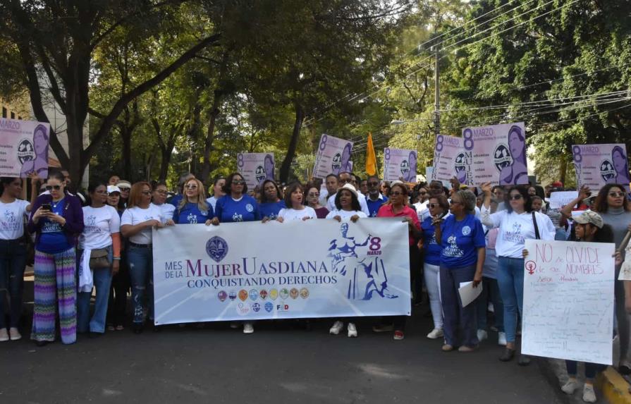 Mujeres uasdianas exigen mayor equidad durante marcha