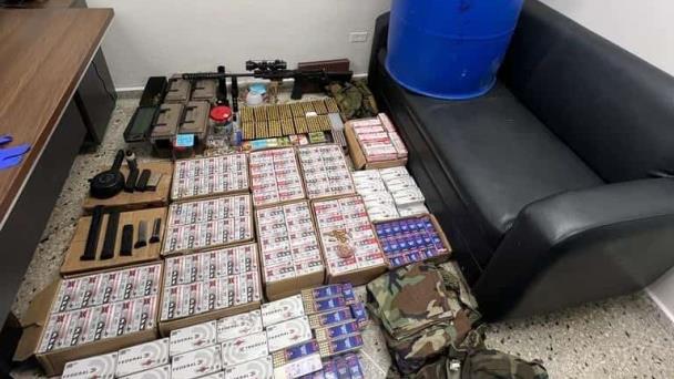 Ocupan fusil, municiones y pertrechos militares en tanque enviado desde EE.UU. en Santiago