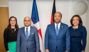 Banreservas dona exposici&oacute;n fotogr&aacute;fica a la embajada dominicana en Alemania