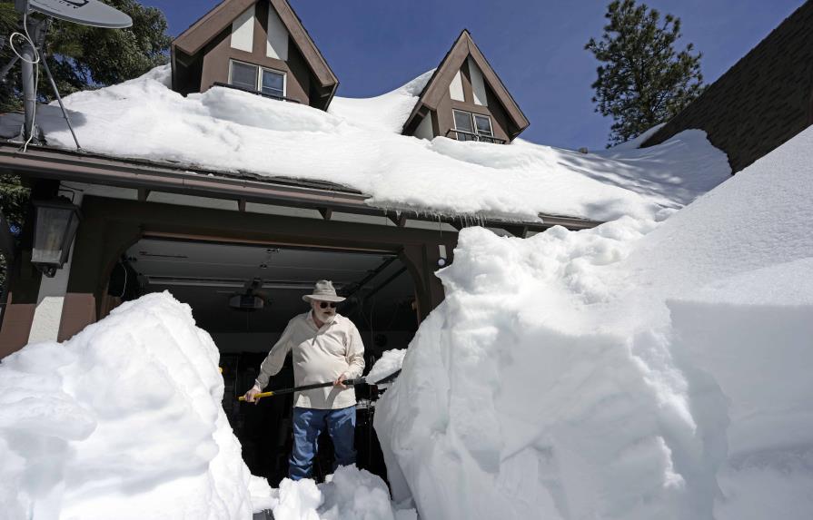 Tormentas de nieve dejan al menos 12 muertos en California