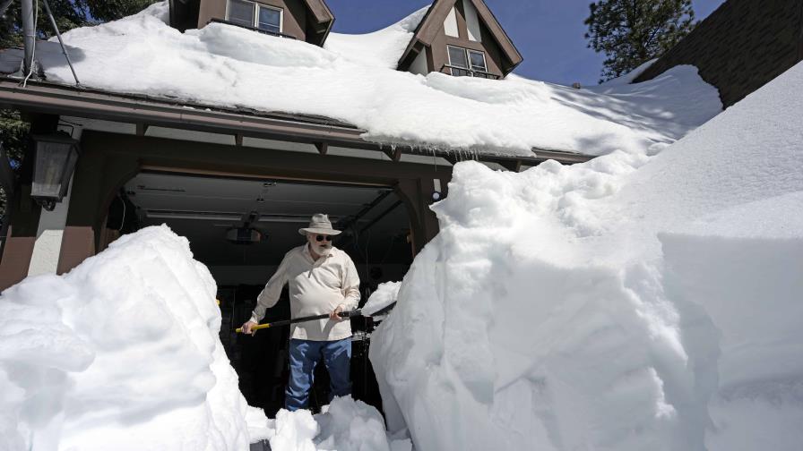 Tormentas de nieve dejan al menos 12 muertos en California Tormentas de nieve dejan al menos 12 muertos en California