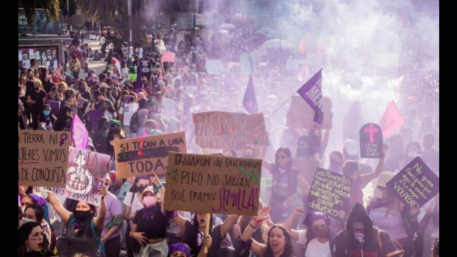 Miles de mujeres marchan en Monterrey y Guadalajara para denunciar violencia Miles de mujeres marchan en Monterrey y Guadalajara para denunciar violencia