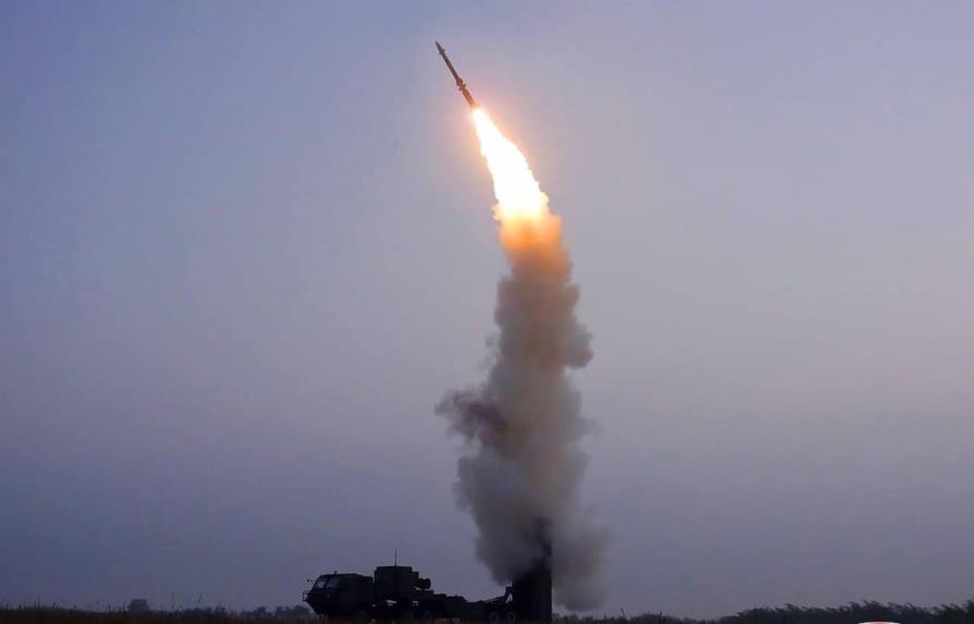 Corea del Norte lanza un misil no identificado al mar de Japón