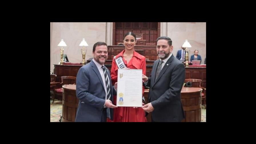 Cónsul dominicano y Miss Universo RD reciben resolución del Senado del Estado de NY Cónsul dominicano y Miss Universo RD reciben resolución del Senado del Estado de NY
