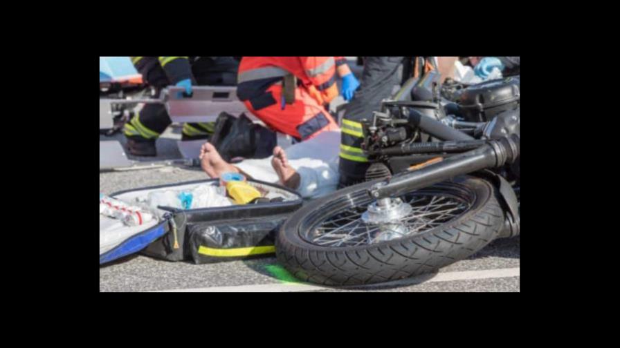 Joven resulta herido de gravedad al ser tumbado de motor por patrulla policial en Santiago Joven resulta herido de gravedad al ser tumbado de motor por patrulla policial en Santiago
