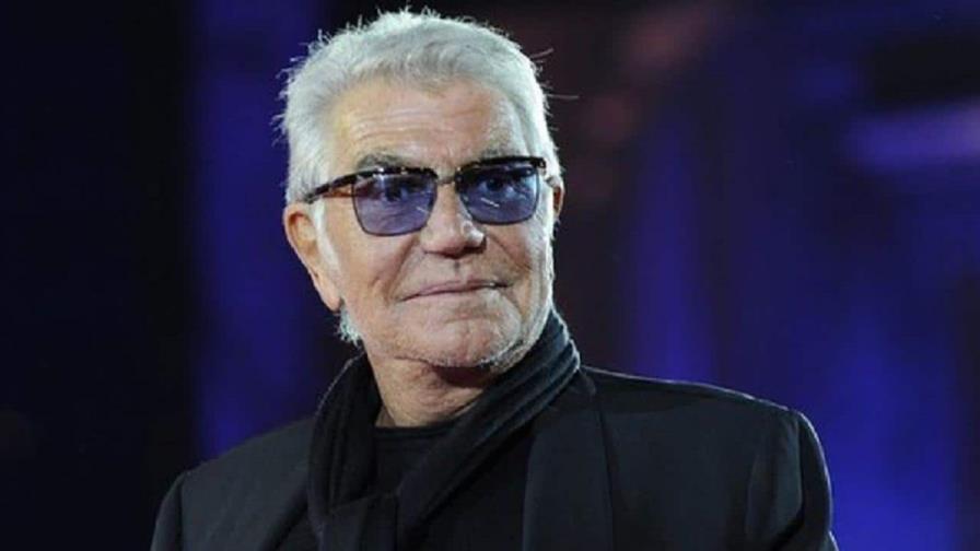 El diseñador Roberto Cavalli, padre a los 82 años