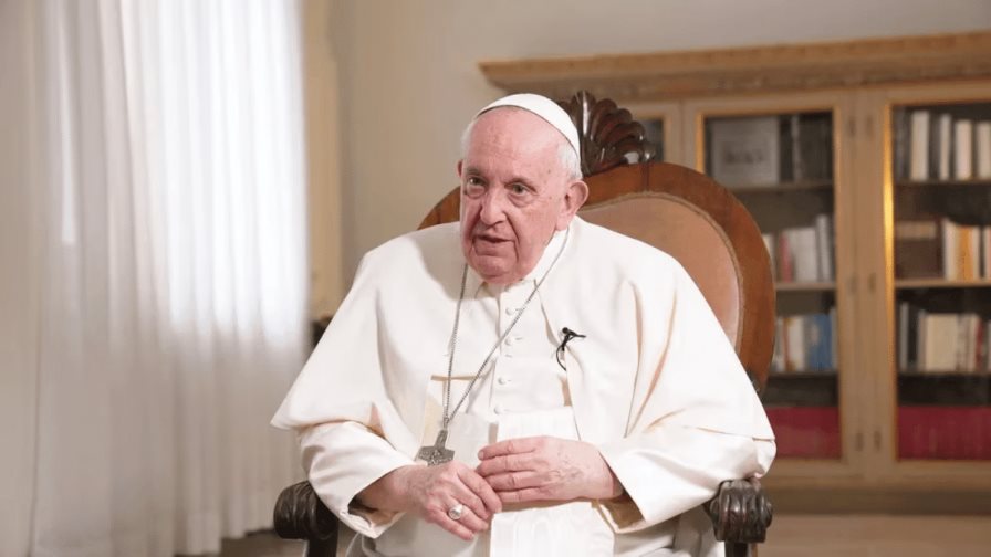 El papa Francisco abre la puerta a “revisar” el celibato en la Iglesia