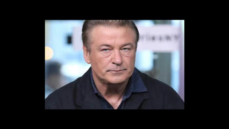 Retiran los cargos criminales al actor Alec Baldwin por el disparo fatal en el rodaje de Rust