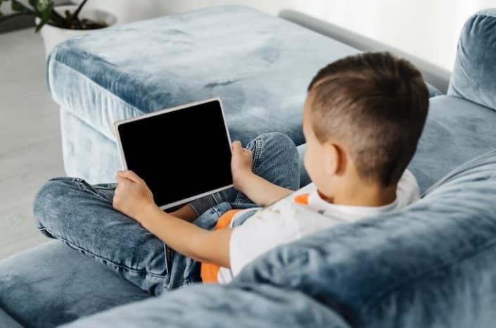 Cómo limitar el uso de las pantallas de tus hijos
