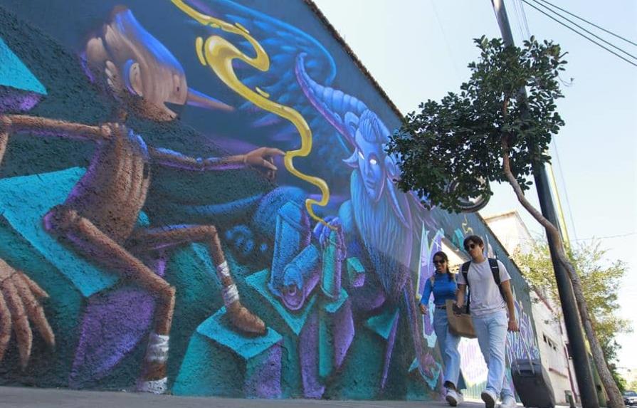 Mural de Pinocchio honra al mexicano Guillermo del Toro en su ciudad natal