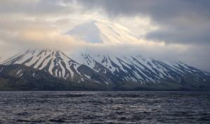 Dos volcanes en Alaska registran sismicidad; temen erupción