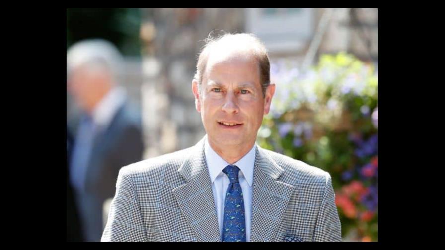 El príncipe Eduardo del Reino Unido recibe el título de duque de Edimburgo
