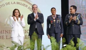 Primera vocera de la Policía Nacional entre las reconocidas con la Medalla al Mérito de la Mujer