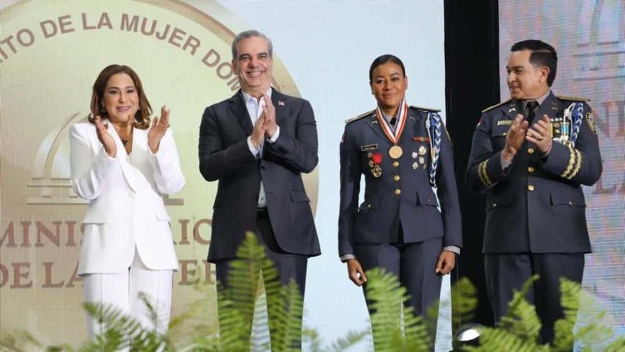Primera vocera de la Policía Nacional entre las reconocidas con la Medalla al Mérito de la Mujer