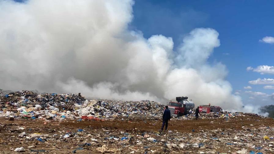 Declaran Jarabacoa en estado de emergencia; incendio en vertedero se ha extendido sin control