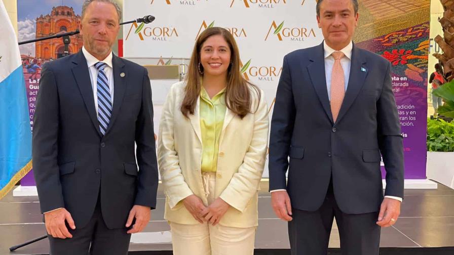 Embajada de Guatemala exhibe primera exposición de alfombras guatemaltecas