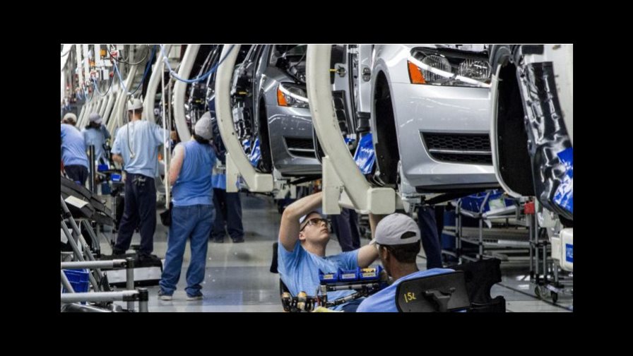 EE.UU. crea 311,000 empleos pese a tasas elevadas