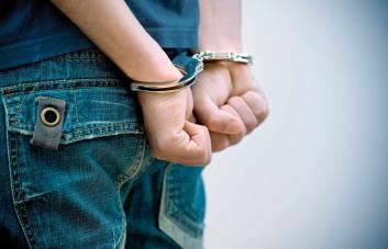 Apresan hombre acusado de agredir físicamente a su pareja en San Cristóbal