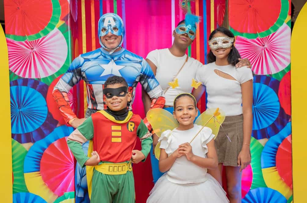 Luigi del Principe, Crisalida del Orde, Camila del Principe, Liam del Principe y Amelia del Principe.