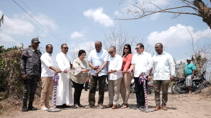 Inauguran servicio eléctrico en comunidad La Culebra de El Seibo