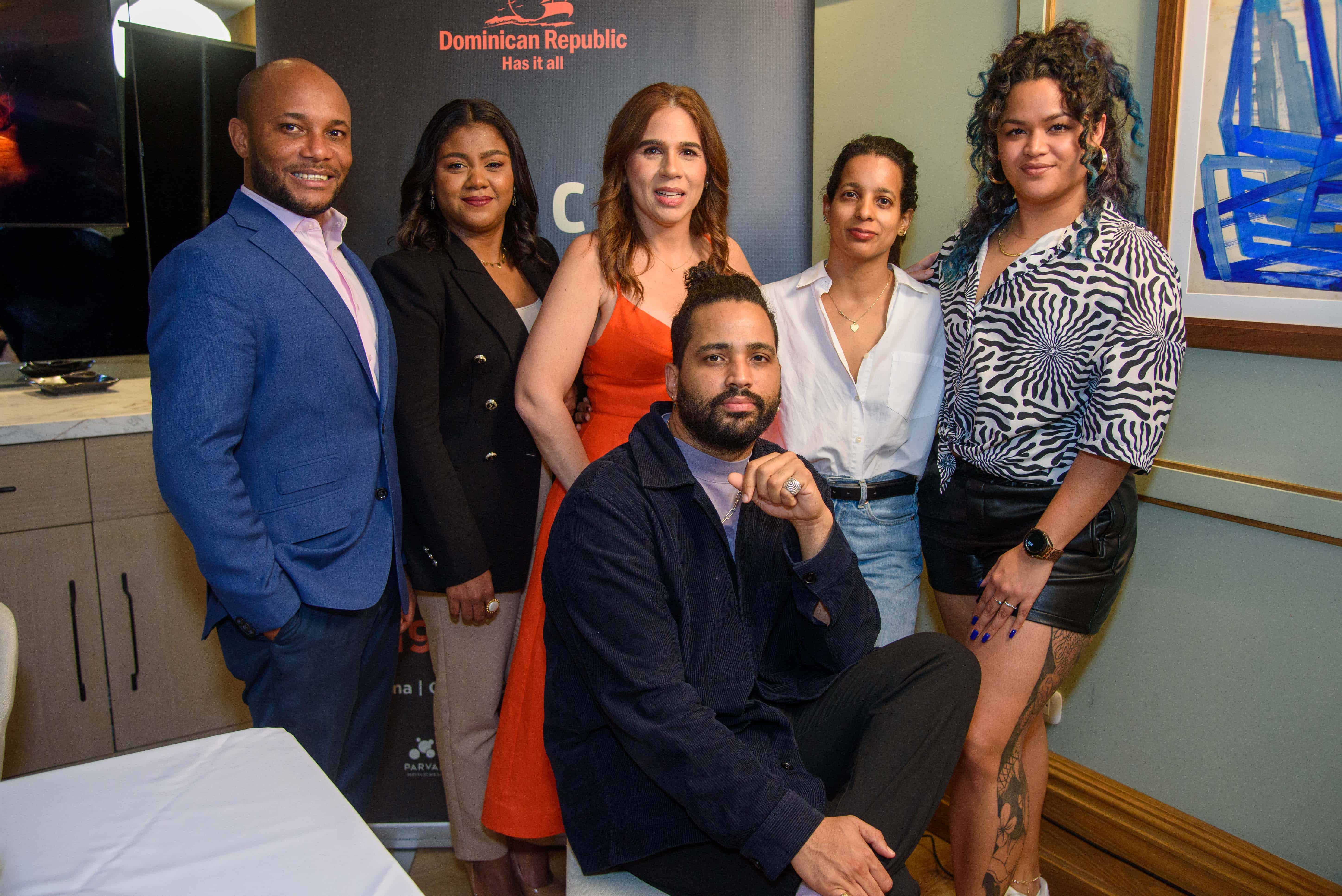 Lorenzo Encarnación, Petronila Polanco, Olga Alba, Julia Martínez, Mei Ling y Danny Báez.