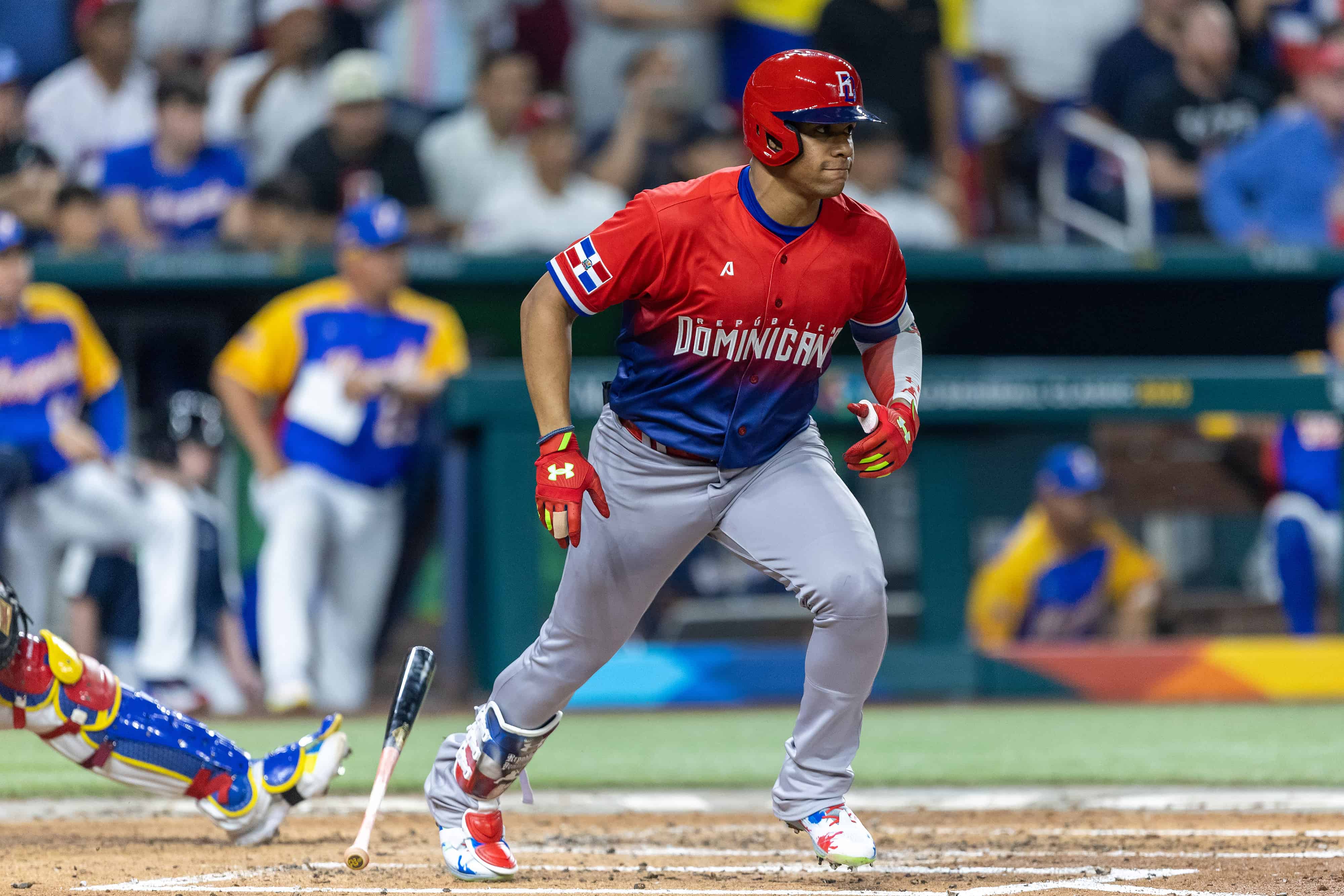 Juan Soto conectó el doblete con el que Dominicana abrió la pizarra en el mismo primer inning.