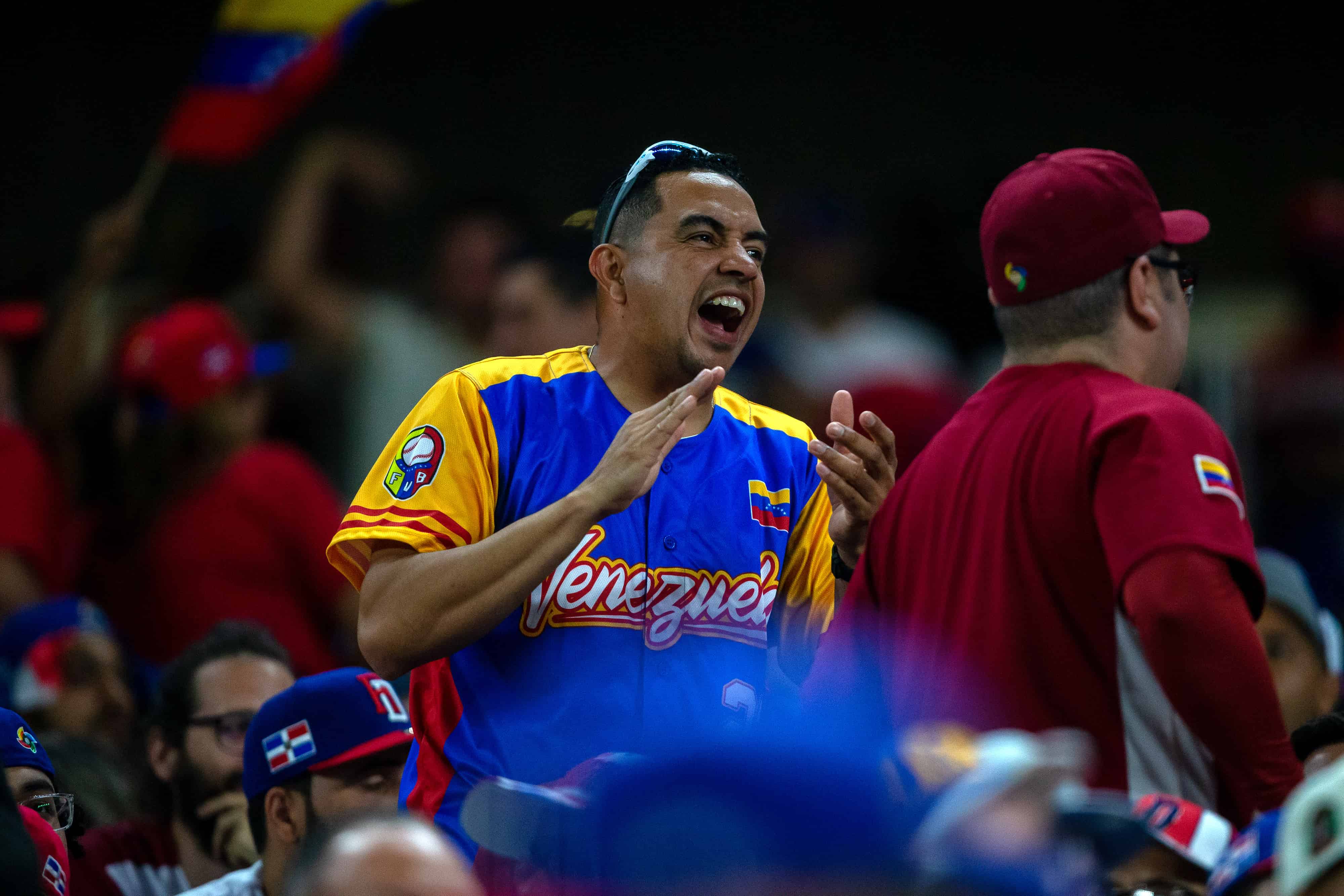 Los fanáticos venezolanos gozaron a plenitud su primera victoria ante República Dominicana, en la historia del Clásico Mundial.