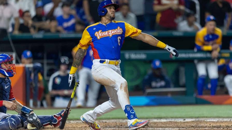 Venezuela golpea a RD y le propina derrota en el primer juego del Clásico Venezuela golpea a RD y le propina derrota en el primer juego del Clásico