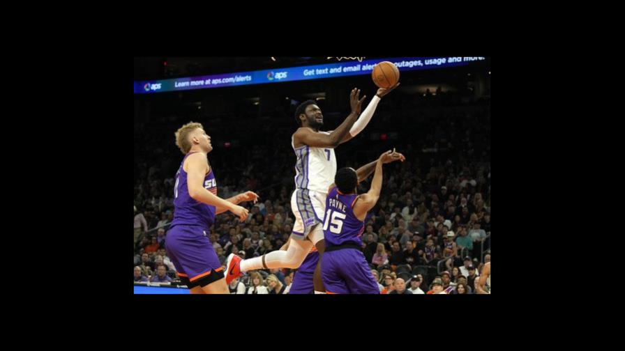 Kings reaccionan al final y vencen a Suns, liderados por Harrison Barnes Kings reaccionan al final y vencen a Suns, liderados por Harrison Barnes
