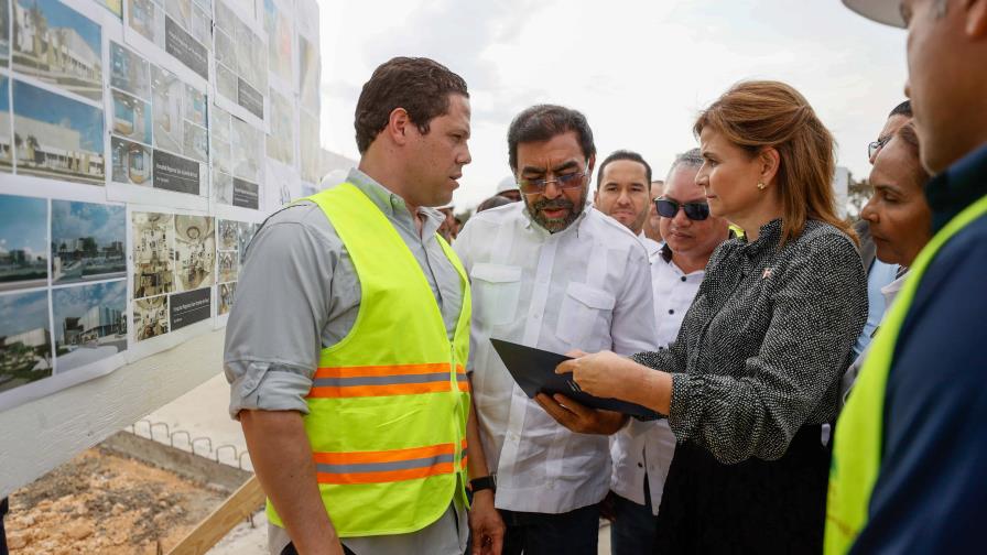 Vicepresidenta supervisa construcción de hospital en San Francisco de Macorís Vicepresidenta supervisa construcción de hospital en San Francisco de Macorís