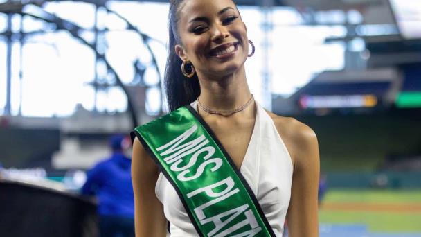 Andreína Martínez, coronada como Miss Plátano Power en el Clásico Mundial de Béisbol