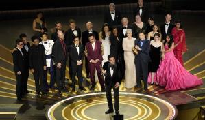 Everything Everywhere All at Once gana el Oscar a la mejor película y arrasa con otros premios