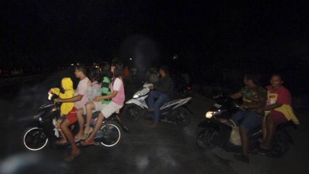Bali prohíbe a los turistas que circulen en motocicleta debido a accidentes