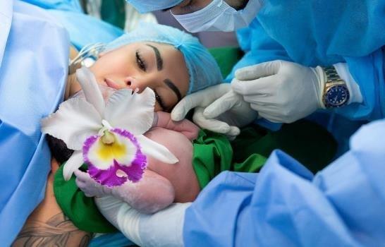 Yailin confirma nacimiento de Cattleya con imágenes desde el hospital junto a Anuel AA