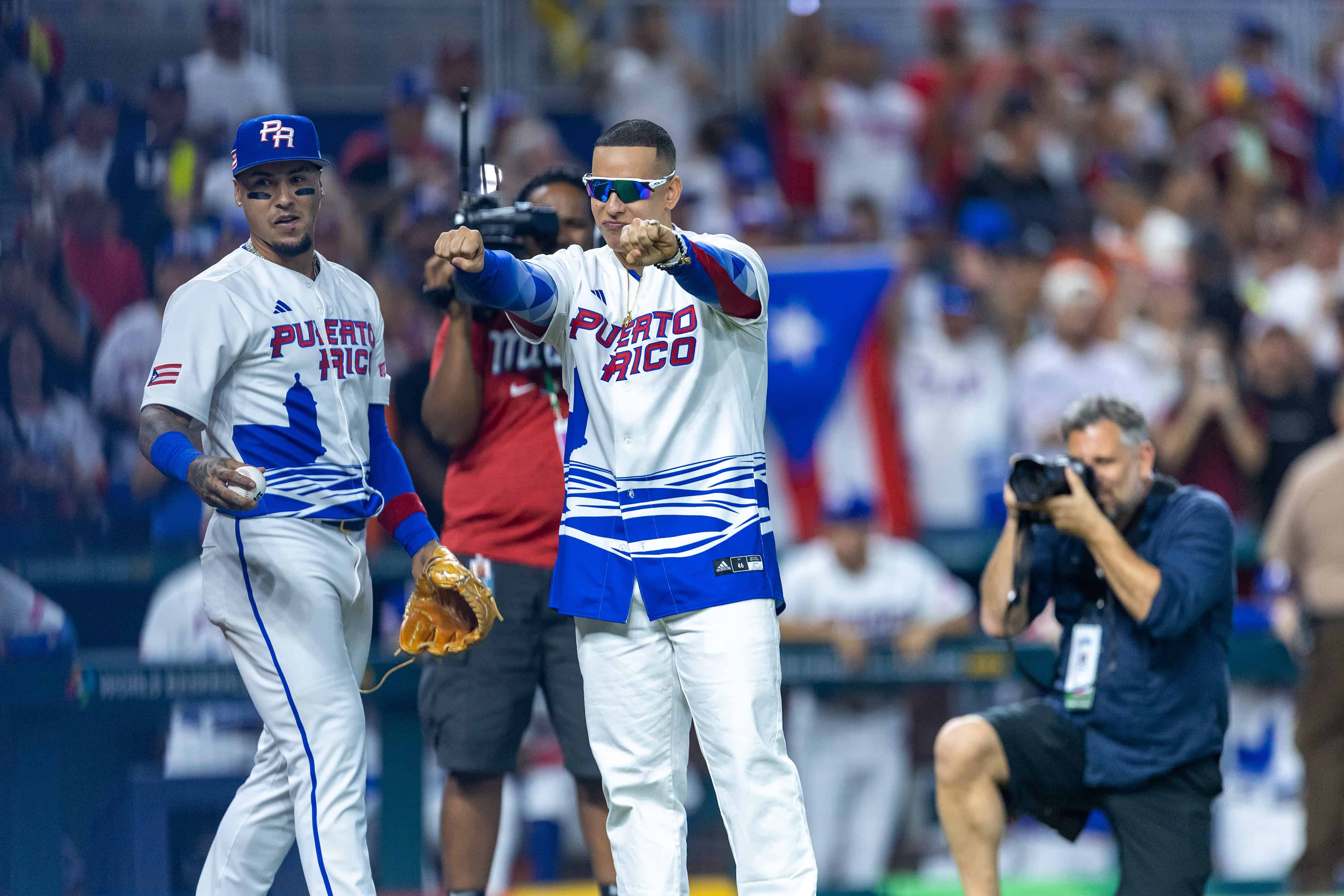 Daddy Yankee dijo presente en el Loan Depot Park para alentar al combinado boricua.