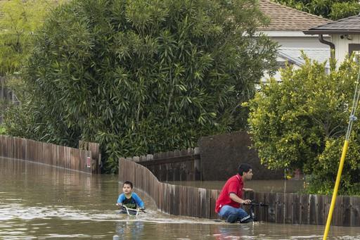 En California un sistema de tormentas se va, pero otro llega