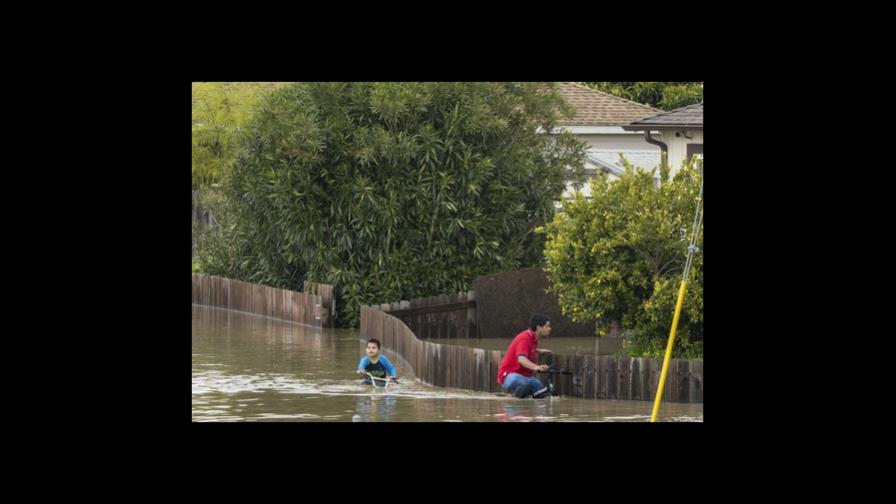 En California un sistema de tormentas se va, pero otro llega En California un sistema de tormentas se va, pero otro llega