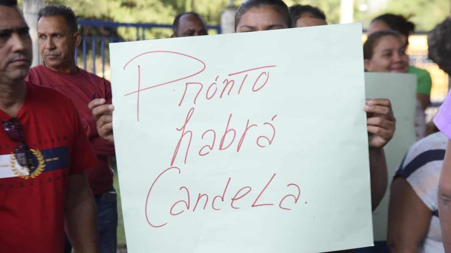 Montan piquete frente a Coraasan en demanda de agua en comunidad de La Vega Montan piquete frente a Coraasan en demanda de agua en comunidad de La Vega