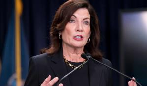 Gobernadora de Nueva York pide calma a neoyorquinos tras quiebra de Signature