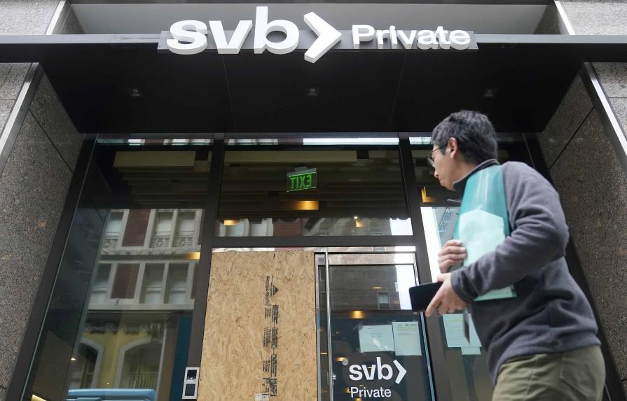 Solo el 10 % de los estadounidenses confía en bancos tras quiebra del SVB