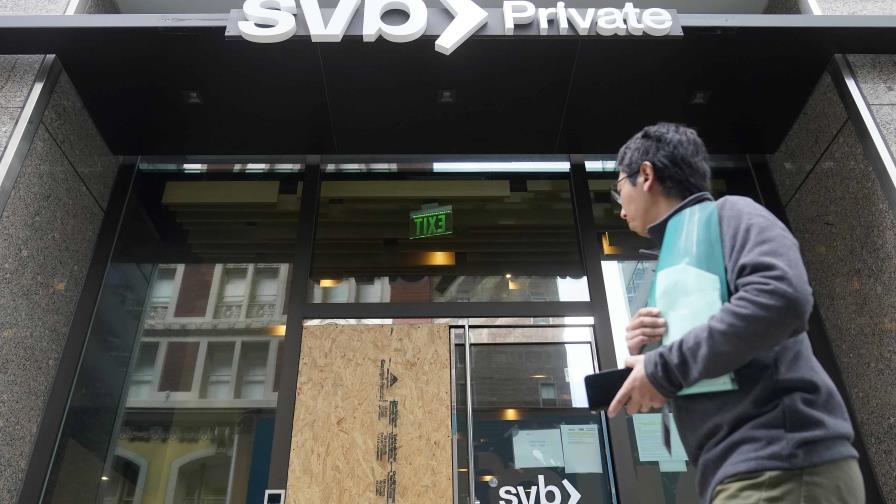 Solo el 10 % de los estadounidenses confía en bancos tras quiebra del SVB Solo el 10 % de los estadounidenses confía en bancos tras quiebra del SVB
