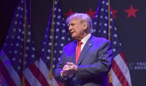 Trump arremete en evento de campaña en Iowa contra el sistema educativo en EEUU