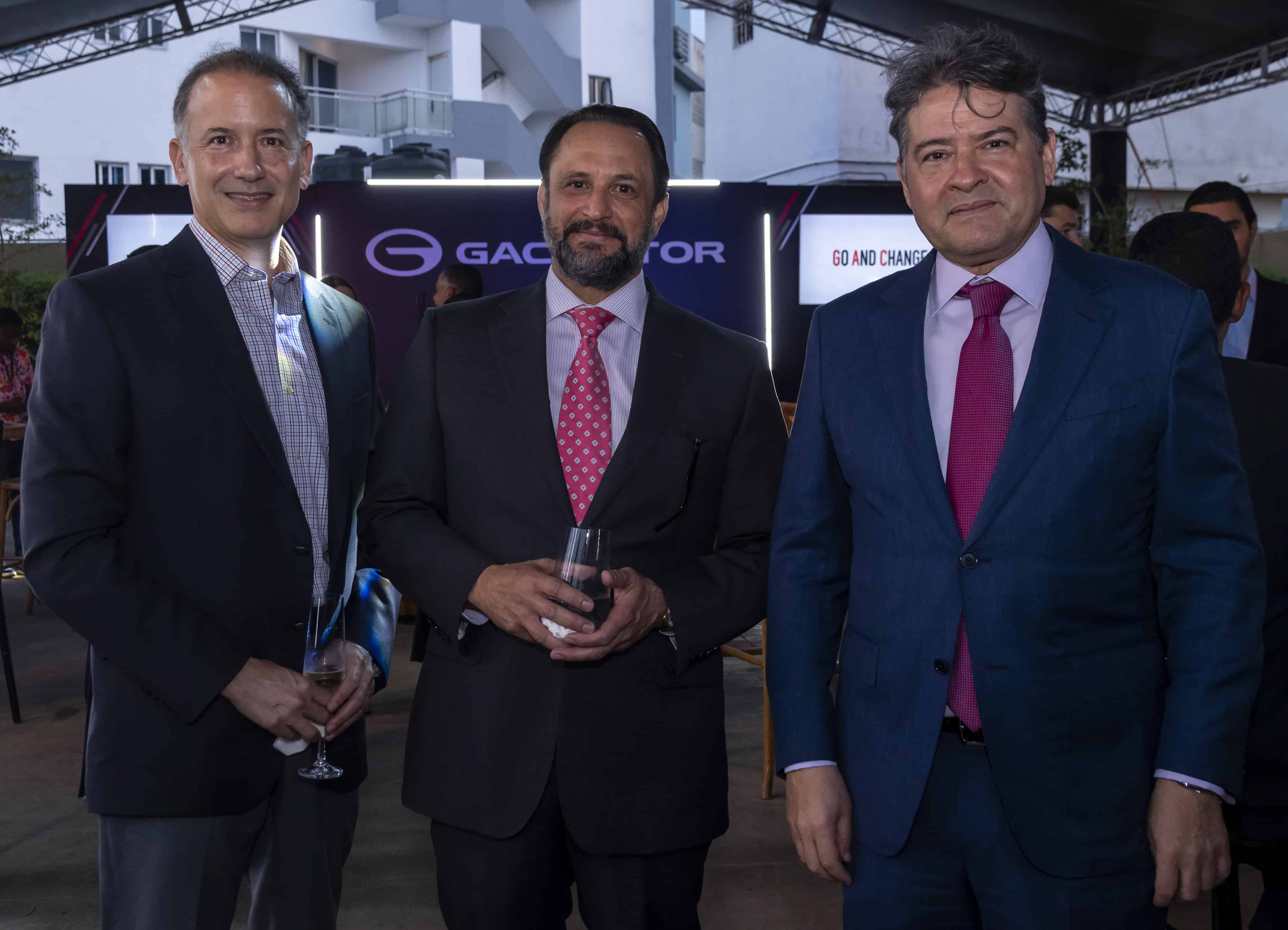 Efialto Castillo, Giancarlos Cavagliano y Praxedes Castillo.