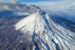 Volcán Cotopaxi emana columna de mil metros de gases y ceniza Volcán Cotopaxi emana columna de mil metros de gases y ceniza