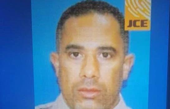 Hallan muerto a teniente de la Policía Nacional dentro de un vehículo en Jarabacoa