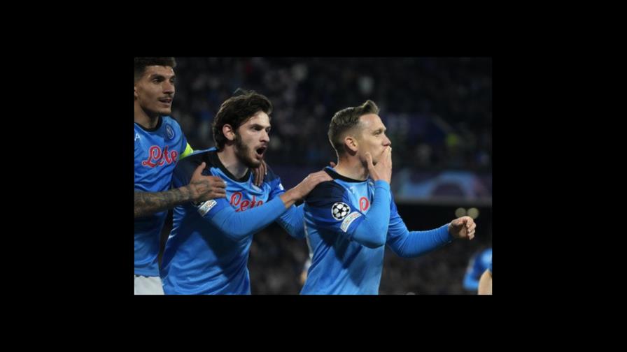 Napoli avanza a cuartos de Champions por 1ra vez Napoli avanza a cuartos de Champions por 1ra vez