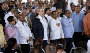 Abinader entrega m&aacute;s de mil t&iacute;tulos de propidad en Montecristi