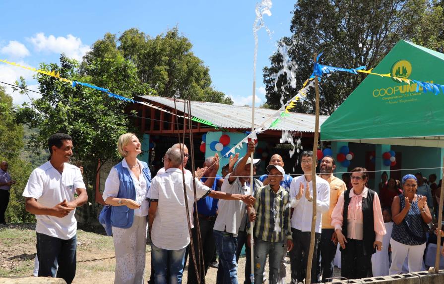 Organismos internacionales inauguran acueducto que llevará agua a comunidad de Hermanas Mirabal