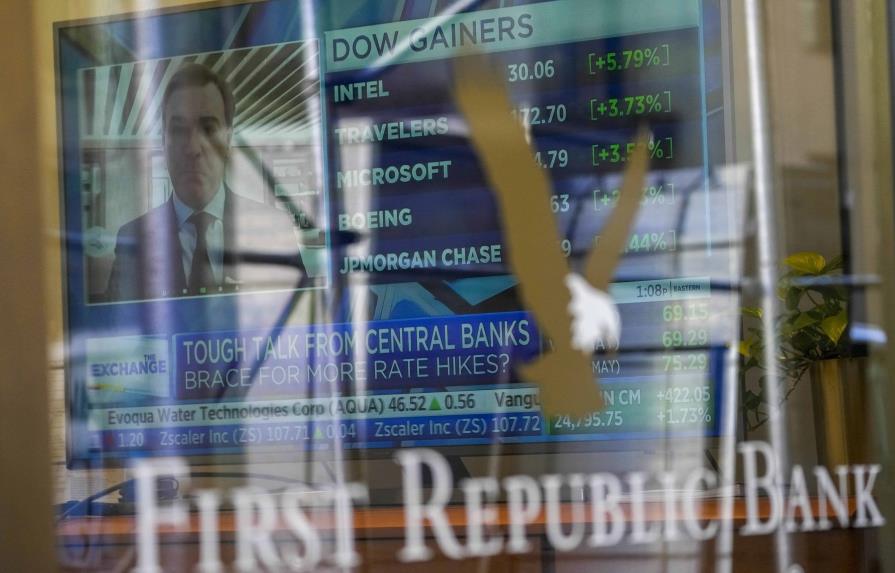 Bancos de EEUU se unen para rescatar al First Republic con 30,000 millones de dólares