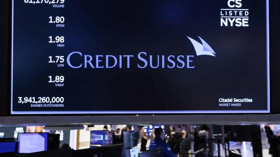 Credit Suisse busca dar tranquilidad tras vivir una jornada turbulenta